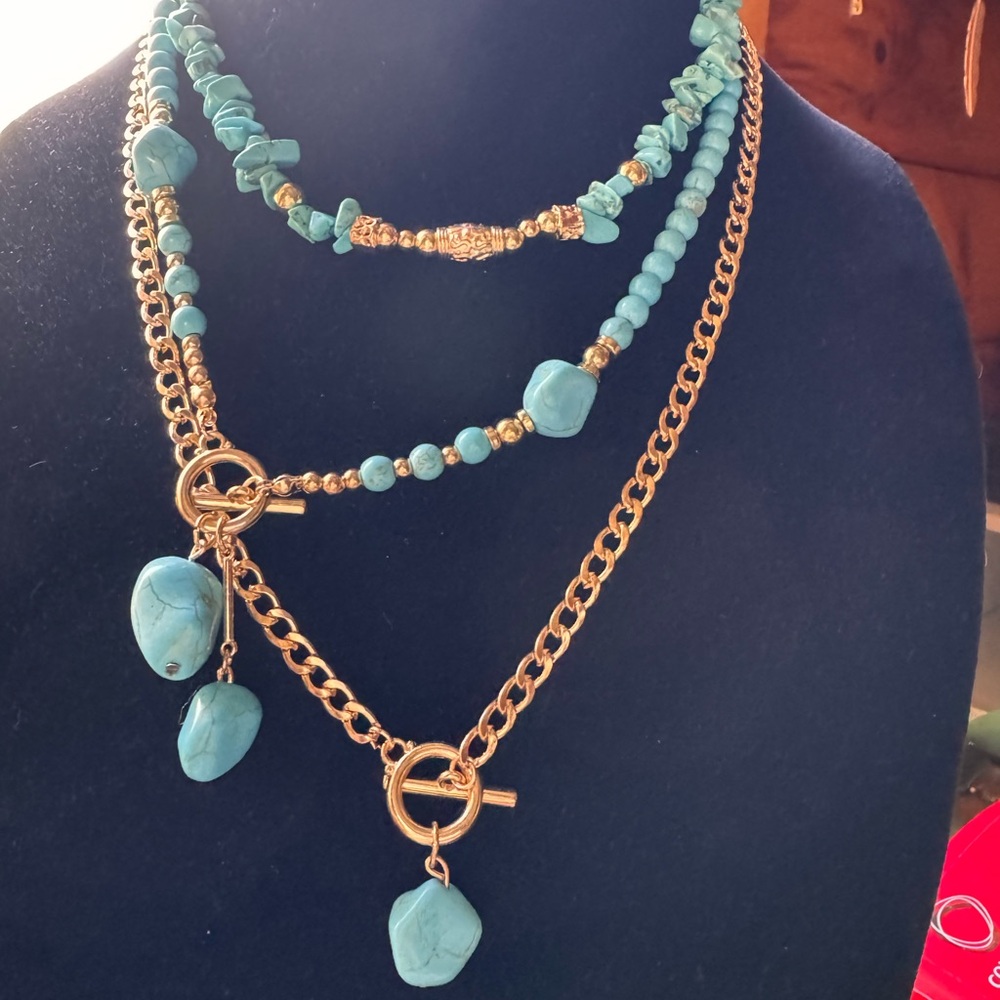 GORGEOUS Layering Turquoise and Gold Necklace